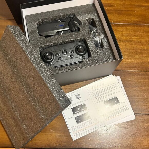 Yomi Foldable Drone with camera - Picture 3 of 5